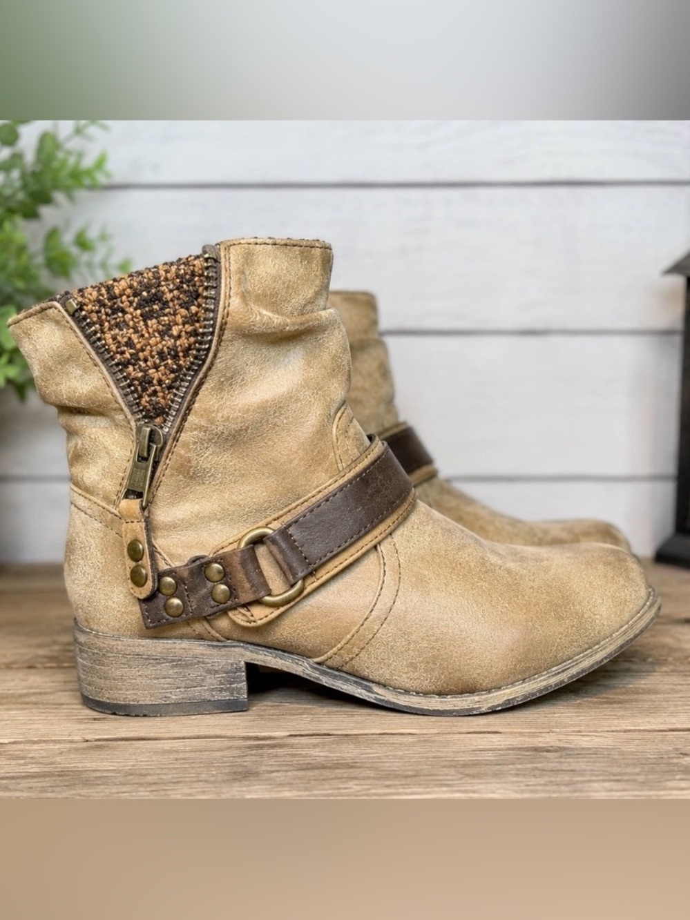 Women’s Tan Distressed Ankle Boots Buckle Accent Side Zip Size 6.5 Wide